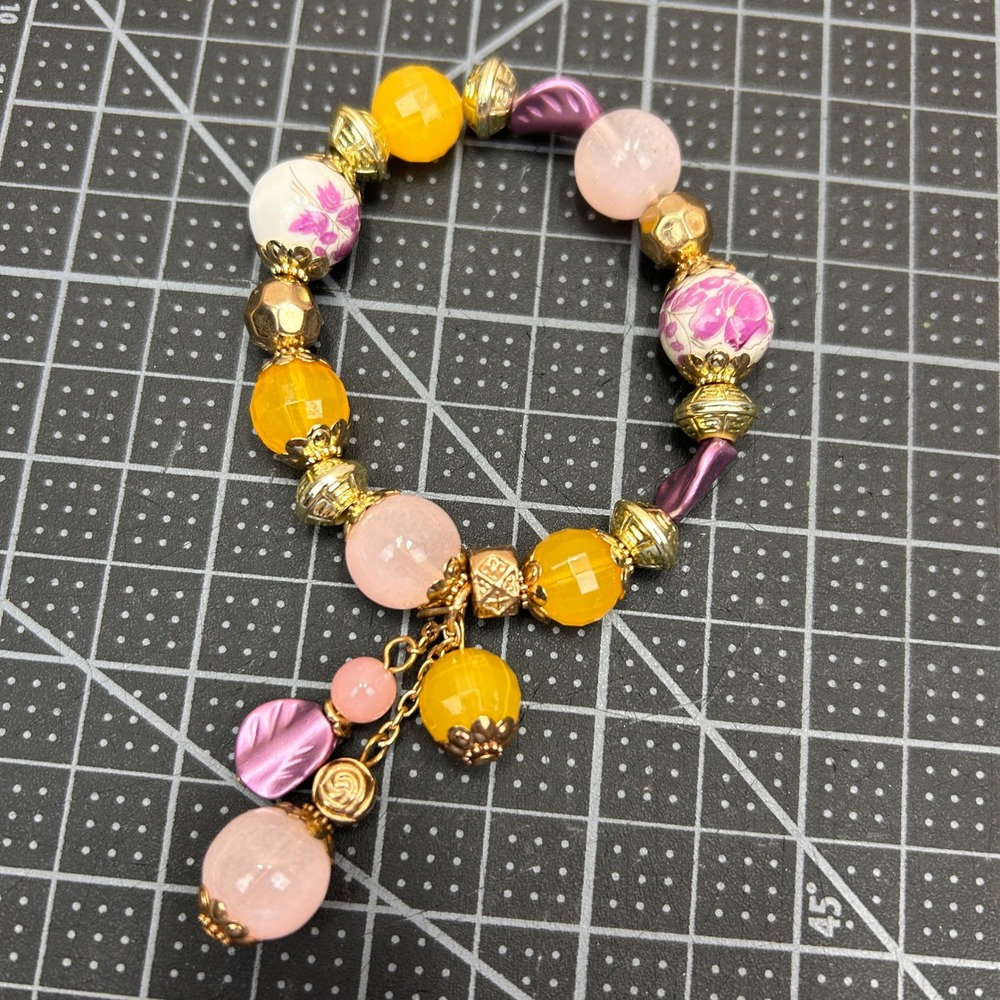 LBVYR Stretch Beaded Charm Bracelet Rose Yellow Floral Accents Gold Tone - Picture 2 of 4